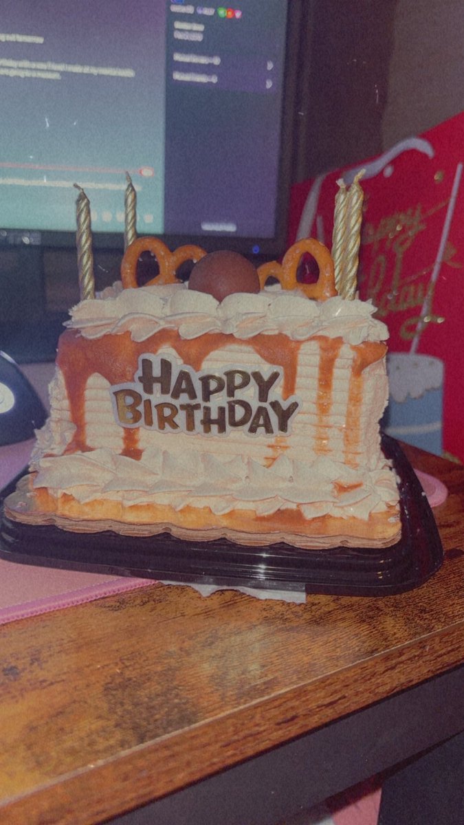 Ashbug16 tweet media