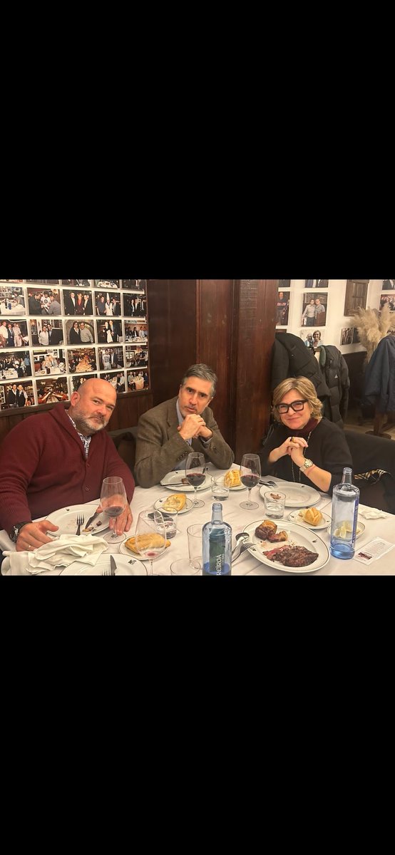 eduvalcarcel's tweet photo. Con grandes amigos ... en la peña Gaspar Rosety, 10 años después nos seguimos encontrando.
Un abrazo amigo Gaspy, allá donde estes https://t.co/xNxd8Oeicd