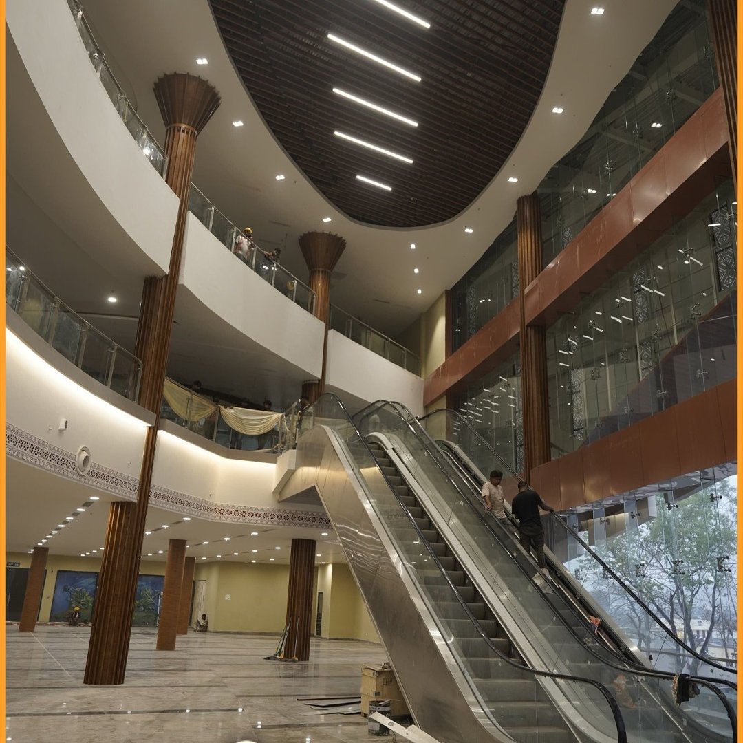 PreetiBhuy5496's tweet photo. ₹226-crore Unity Mall to come up at Betkuchi,
Guwahati
Near the Assam Trade Promotion Organization
Complex, it will promote Make in India and One
District One Product (ODOP) while showcasing GI
products from Assam & the #Northeast.
#UnityMall #EktaMall #Guwahati #Assam https://t.co/PoCV5Ea8Bi