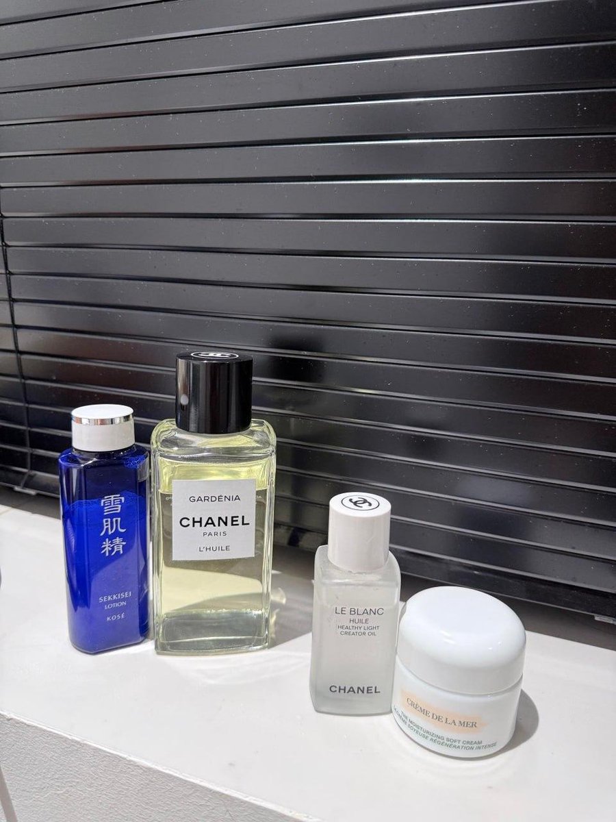 JCQ2222's tweet photo. Evening skincare, keeping it simple and intentional, a few trusted products, warm water, and that quiet moment to reset after a long day, slowing everything down and letting the skin breathe before turning the night in. https://t.co/BNnGdrx8LG