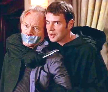 OolaFanForever's tweet image. I don’t know why this was cut, but #RomanBridger’s father in #Scream3 was originally revealed to be #LanceHenriksen’s shady movie producer John Milton who allegedly was the one behind Maureen Prescott’s name change &amp;amp; ‘quick exit’ from Hollywood. Yeah, one major motive. #Scream
