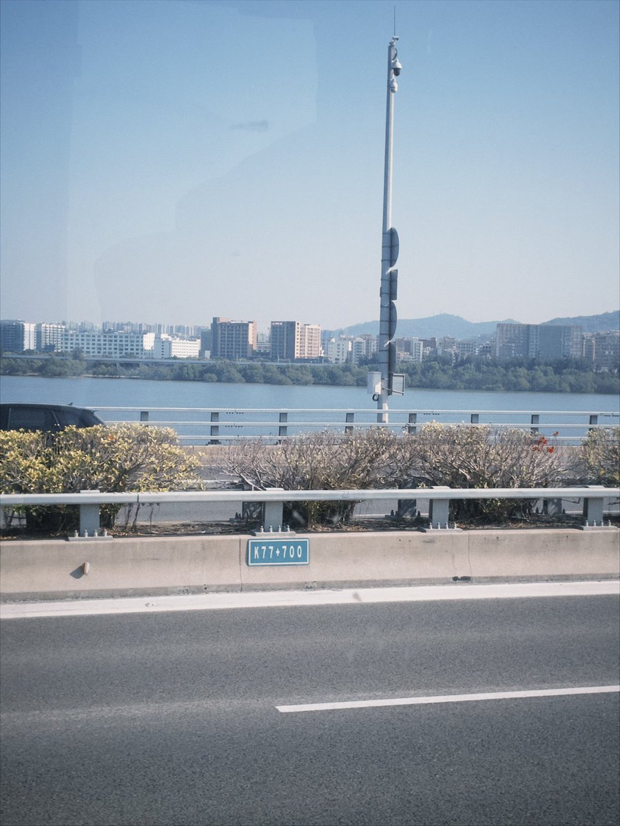 itzyrer's tweet photo. @backpackertoon ผมไปแลกเปลี่ยนที่ Zhuhai มาช่วงต้นมกรา อากาศดีมากกกกกกกครับ TT https://t.co/kylU1aUh7p