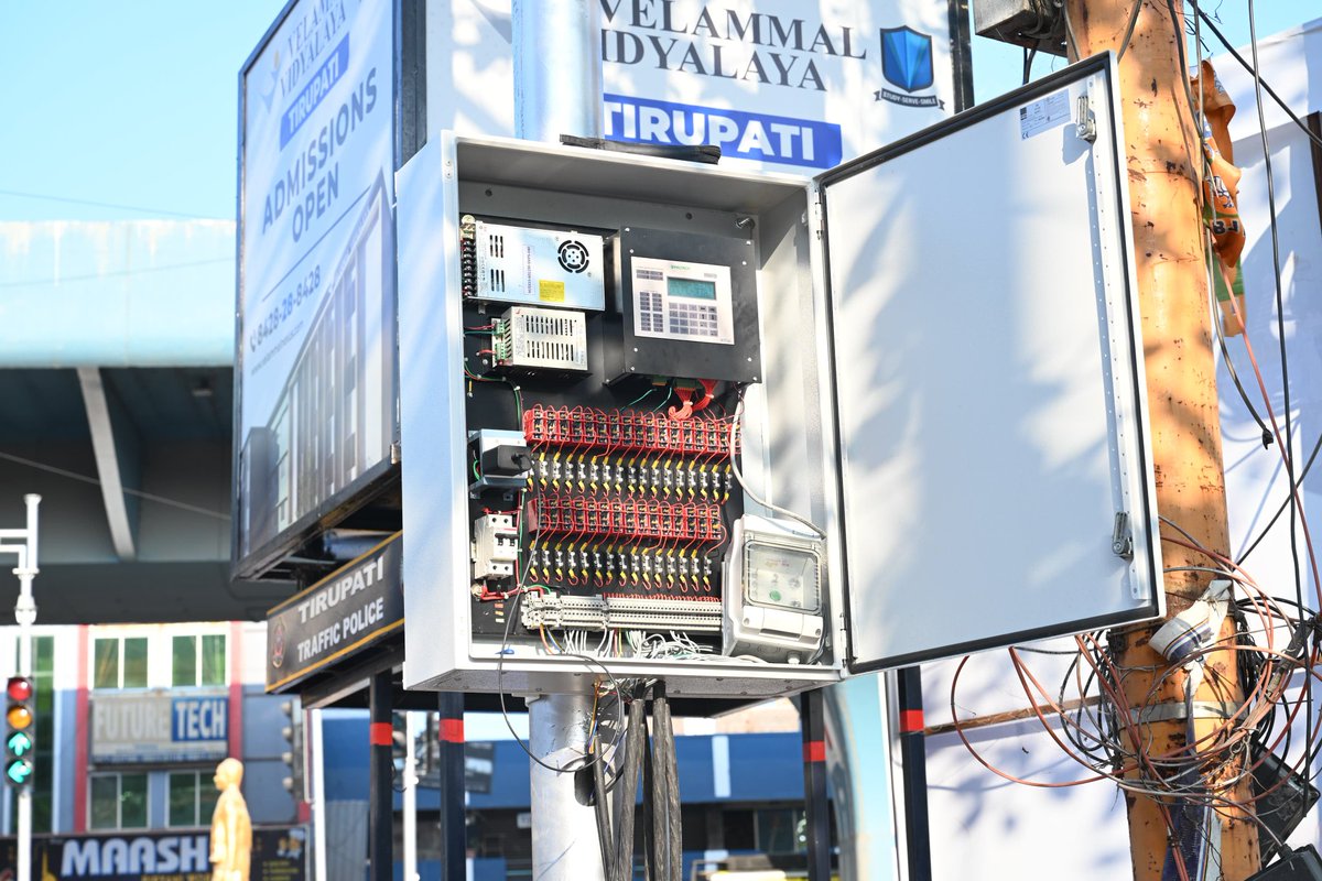 MCTTirupati's tweet image. 🏠 నగరంలోని కాలువల్లో, రోడ్లపైన చెత్త వేసే వారిని సిసి కెమెరాల ద్వారా గుర్తించి ఆన్లైన్ జరిమానాలు విధించనున్నామని నగరపాలక సంస్థ కమిషనర్ ఎన్.మౌర్య, ఐఏఎస్ తెలిపారు. సిసి కెమెరాల పనితీరును పరిశీలించారు. 

#MCT #cccamera #Tirupati #maud_municipal #cdma_municipal #tsccl #APCM #NCBN