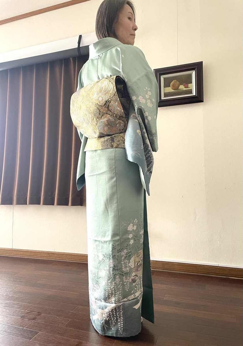 今日は末っ子の中学卒業式🌸
母があつらえてくれた着物と帯をおろし、練習のおかげかなんとか形になりました。帯留は新作のプラチナ箔✨
そんでいっぱい泣いたよ！