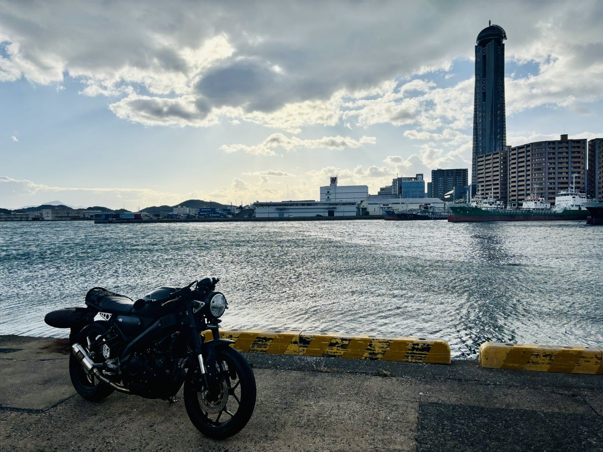fna_ko's tweet photo. 普段は海を見ることがないので、こんな濁った海でもなんかホッとするww
やっぱ地元は良いね😊 https://t.co/d8JpgQGMfs