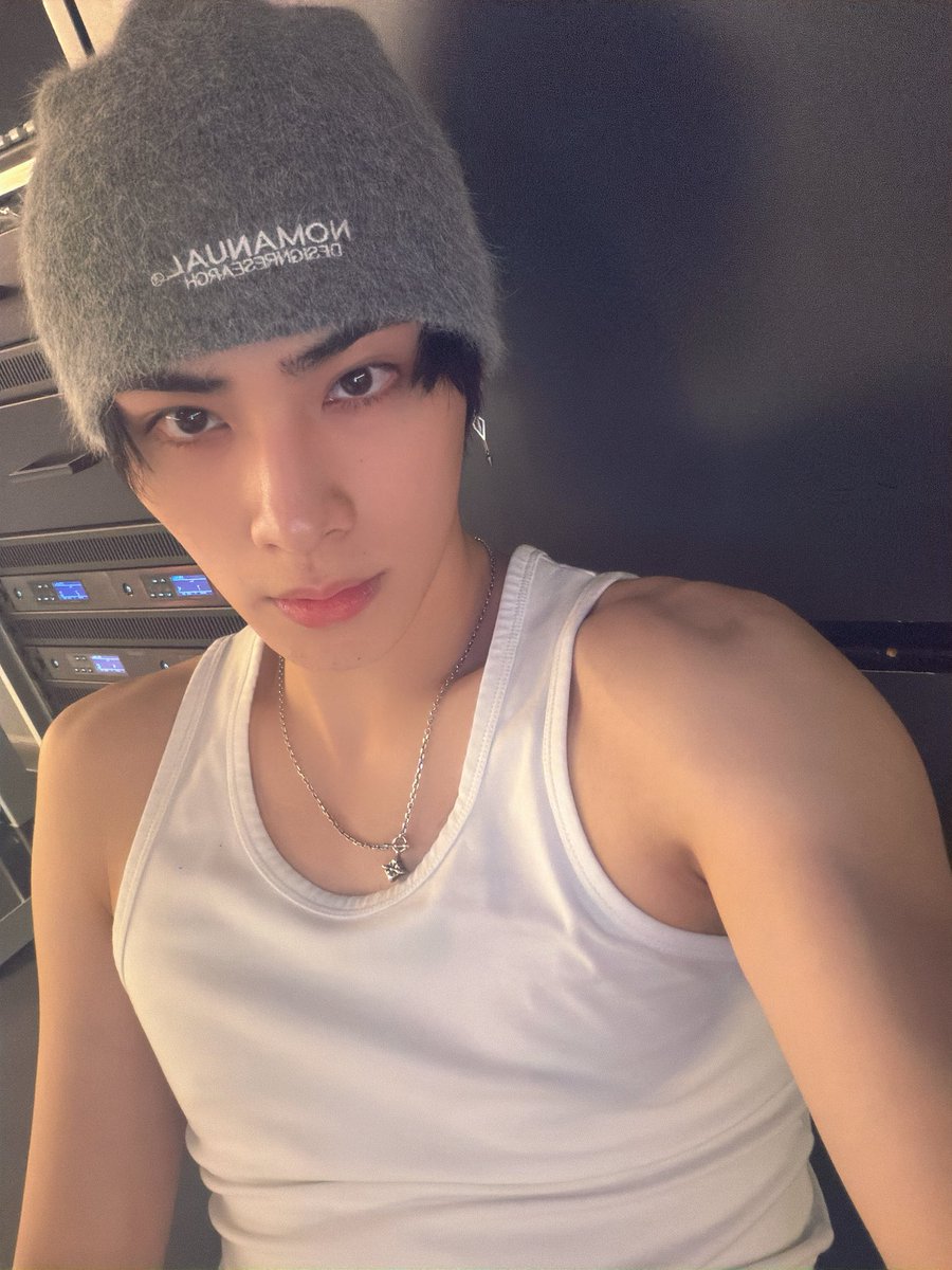 Your JunJun 💬 tweet media