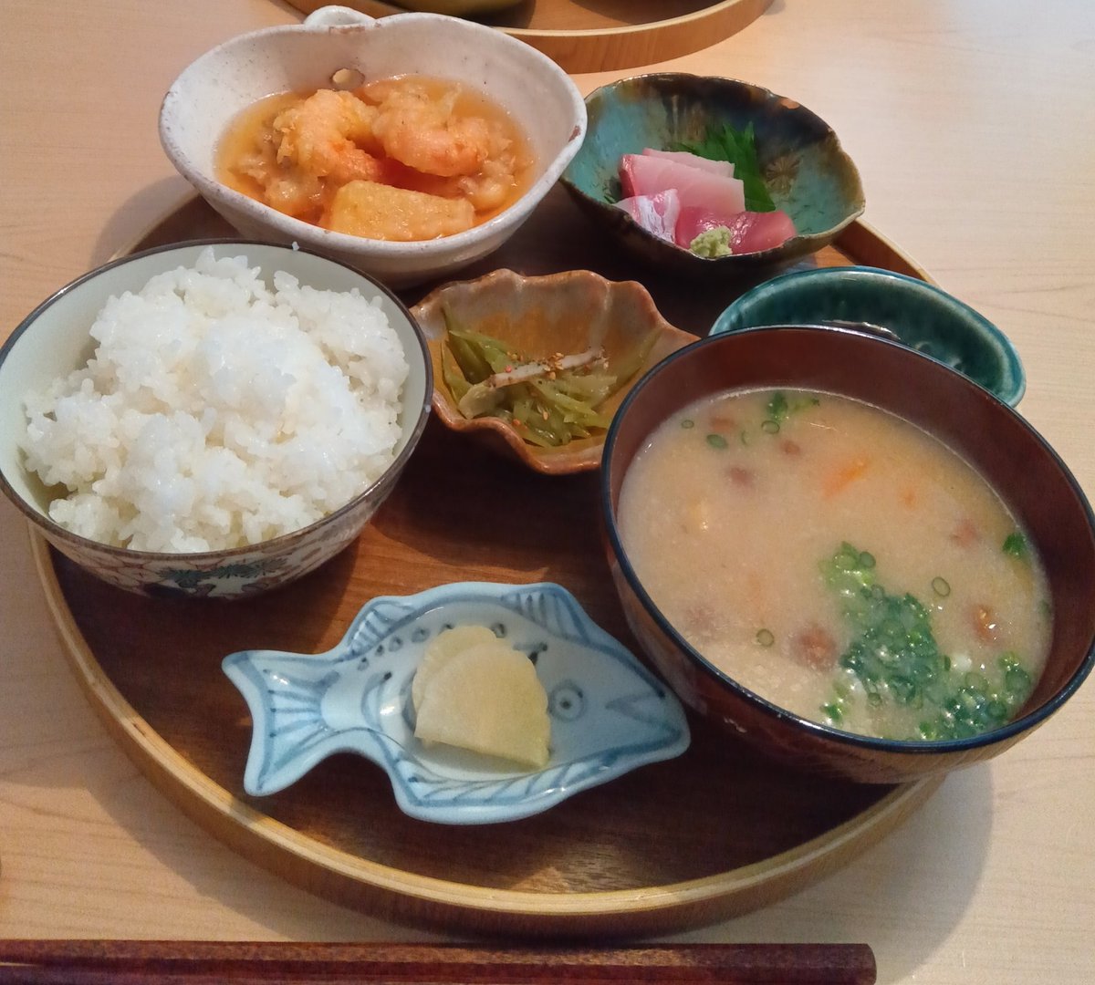 GONTASHISHAMO's tweet photo. 昨日同僚と昼休みに外食。
やっぱり美味しい😋
#天満橋あら井 https://t.co/juTwnVjFb4
