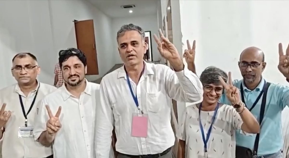 आम आदमीं पार्टी ने गोवा के पंजिम सिटी कार्पोरेशन में पहली जीत दर्ज की है। अब गोवा में आम आदमी पार्टी के विधायक और जिला पार्षद के साथ साथ चुने हुए पार्षद भी हैं।

Congrats winner Jack Sukhija and state president <a href="/ValmikiNaik/">Valmiki Naik 🇮🇳</a> and Team Goa 💐💐