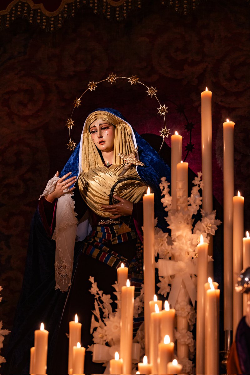 MonteCalvario's tweet photo. 🕯CULTOS | Sexto día del Septenario Doloroso en honor a Santa María del Monte Calvario. #CofradíasMLG 

VI Dolor: María acoge en su regazo a Jesús bajado de la cruz.

⛪ Ermita del Monte Calvario
📆 Viernes, 13 de marzo.
🕰 17:30h.

"¿A quién te compararé, hija de Jerusalén?" https://t.co/jR4tATIX8I