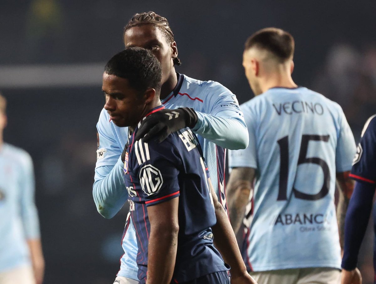 L1InsiderBRL's tweet photo. 🚨 É MAFIA!

Apesar do gol decisivo na reta final da partida entre Celta de Vigo e Lyon (1-1), Endrick recebeu a nota 4/10 do jornal L'Équipe.

“Insuficiente.

Na linha de suas últimas atuações, o brasileiro voltou a ser irritante.

Quase sempre mal posicionado e desleixado, ele também foi tecnicamente impreciso.

Sua única ação positiva foi um cruzamento bem-sucedido aos 76 minutos, antes de aproveitar um grande erro do goleiro adversário para marcar.”