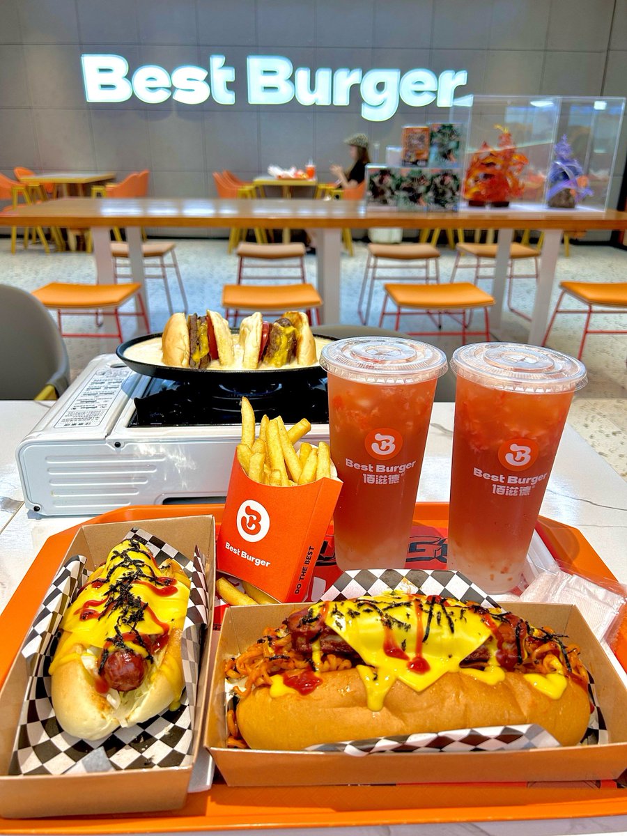 lily3158882's tweet image. "Hot dog loaded with crispy bacon + melted cheese  Grab yours from the street cart—warm, juicy, and ready in 2 mins! #StreetFoodJoy #QuickBite"