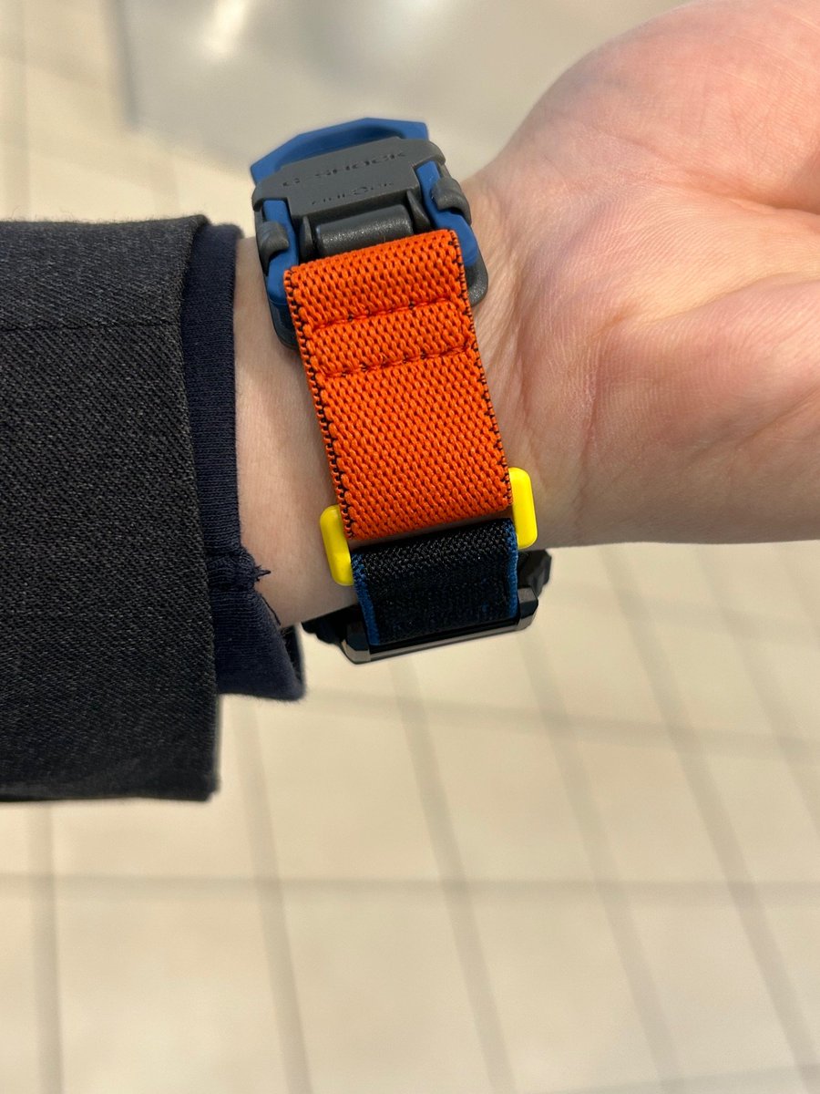 ISUZUGTime's tweet photo. 本日発売DW-5600MNC🧲
珍しいマグネットバックル採用モデル✨
伸縮性のあるバンド部分は締め付け感なく着け心地🔅(腕周り16.5㎝)
NEW CLOTH BANDシリーズをお見逃しなく❗️
#gshock #casio #ジーショック #カシオ #腕時計 #マグネット #アウトドア #fidlock #山カジ
https://t.co/WWpuPRZ9Uu https://t.co/NMNDtQ7cth