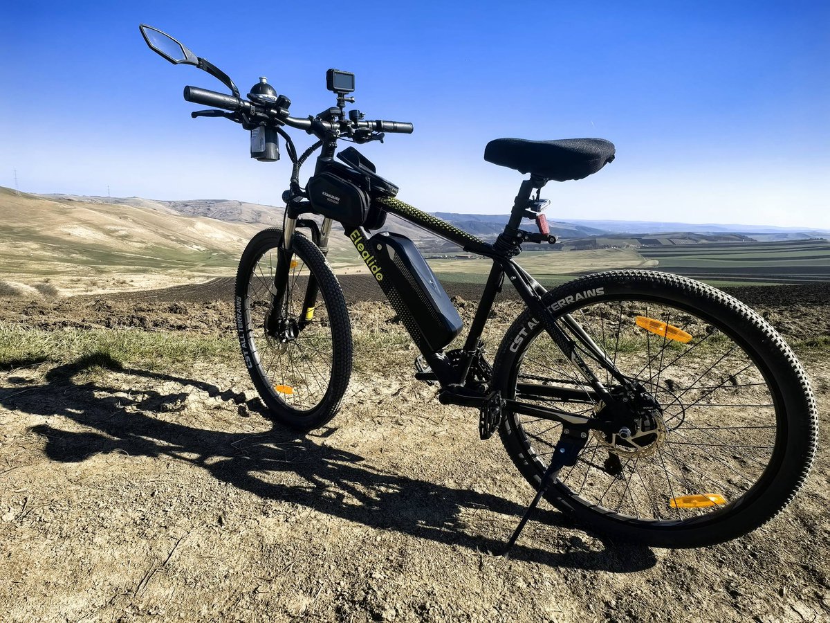 Eleglide_com's tweet photo. "Eleglide climbs where others stop🚵‍♂️

On hilltops, in the fresh air of spring, the power of Eleglide reveals its true nature.
⚡Electric motor.💪 Pure strength.🌍 Total freedom."

📸 by Gorgovan Catalin https://t.co/vJzZAuJGib