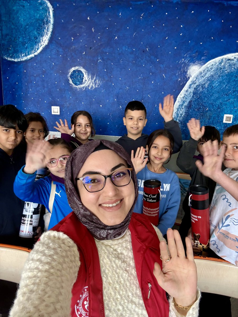 GSB_ToroslarGM's tweet photo. ♟️ Değişim Noktası Projesi kapsamında Atatürk İlkokulu öğrencilerimizle satranç öğrenmenin keyfini yaşadık.

Strateji kurmayı, sabretmeyi ve birlikte düşünmeyi öğrendiğimiz güzel bir etkinlik oldu.
Miniklerle dolu dolu ve öğretici anlar geçirdik https://t.co/8kcFlSmzJo