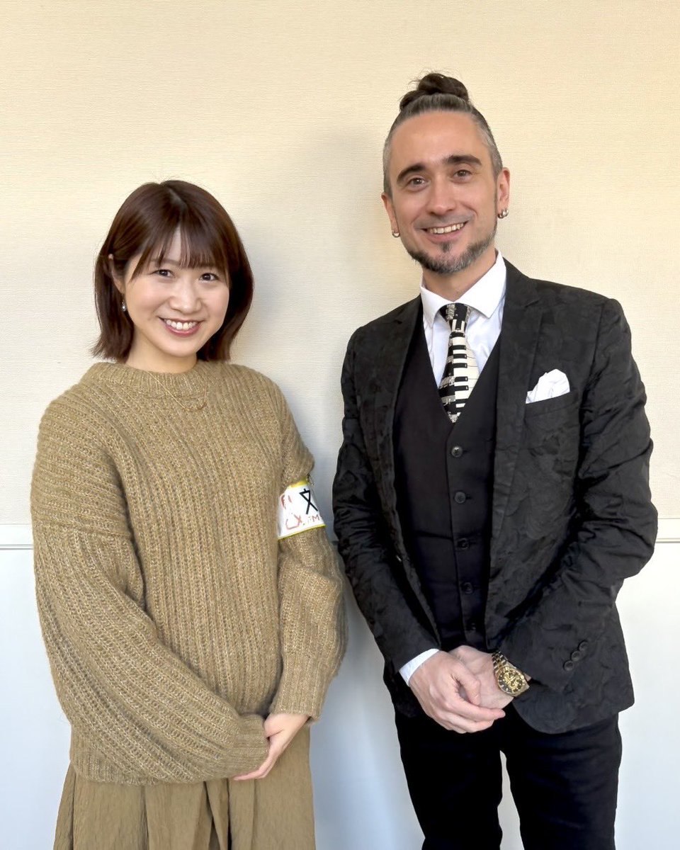 m_ongakushitsu's tweet photo. 平日の5日間。
皆さん、今週もお疲れさまでした😊

#ラジオの中の音楽室
#みんなの音楽室 

東京都足立区立第七中学校で開催された、パブロ・パジェ・セステートの皆さんによる「学校コンサート」。
学校コンサートに“アルゼンチンタンゴ“⁉️というスペシャルなコンサートでしたが、いよいよ今日が最終日です。

#坂口愛美（@ami_sakaguchi_）  さんも、人生初のアルゼンチンタンゴを間近で観て聴いて‥そして「マテ茶」までご馳走となり🫖今シーズン最後の「学校コンサート」を大いに楽しんでいたようです☺️

今日は、ラストを締め括るにピッタリな1曲♬  誰もが必ずや耳にした事がある‥タンゴの代表曲をお届けします！

その曲は、アンコールで演奏された曲だったのですが、パブロ・パジェ・セステートの皆さんをはじめ、3組のダンサー達、タンゴ歌手のロドリゴ・モレルさんも加わっての壮大なフィナーレ✨となり‥
坂口さんも思わず鳥肌が立つくらい感動した、と言っていました。

そして何よりも、終始‥明るく元気に「ブラボー👏」と拍手喝采を送っていた生徒さん達。
演奏が終わったあとは奏者の皆さんと生徒さん達がハイタッチをするなど、ハートフルな1シーンもあったようです🫶✨

「日本が大好きです！」
と笑顔でおっしゃっていたパブロ・パジェさんの“タンゴへの想い“そして“生徒さん達への熱いメッセージ“など‥深い愛情が伝わってくるインタビューの模様もお届けします。

「みんなの音楽室」
今日も最後までお聴き下さいね。
このあと開校です📻

#アルゼンチンタンゴ
#学校コンサート
#タンゴの名曲
#感動の #フィナーレ
#今週も #ありがとうございました
#楽しい #週末を