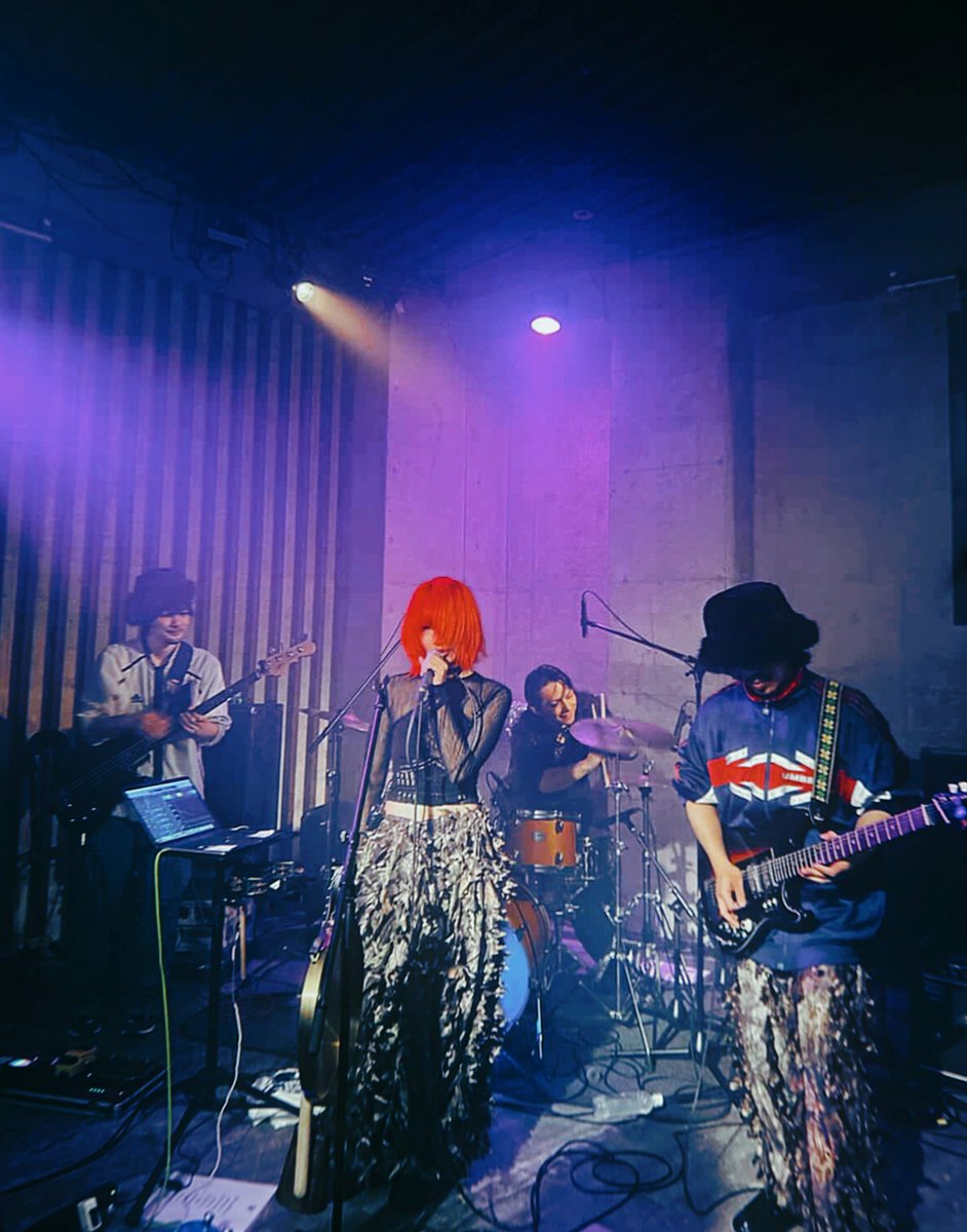 LilyClone tweet media