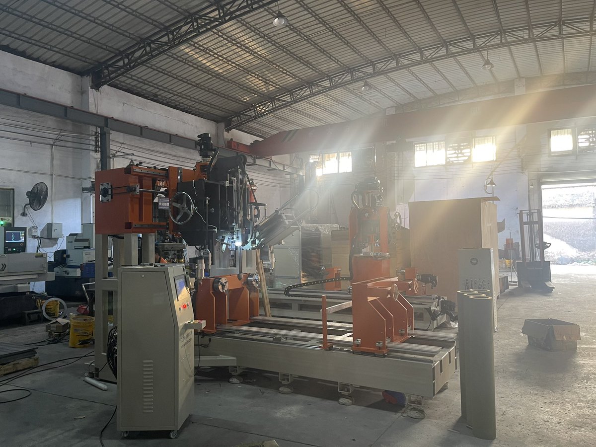 MeixinCrystal's tweet image. Meixin is a professional brush machine manufacturer

Let’s see our current progress, 2 big industrial brush machine is under testing. We are serious to quality control and promise to do the best for very customer!

#brush #brushmachine #brushmaking #brushmakingmachine