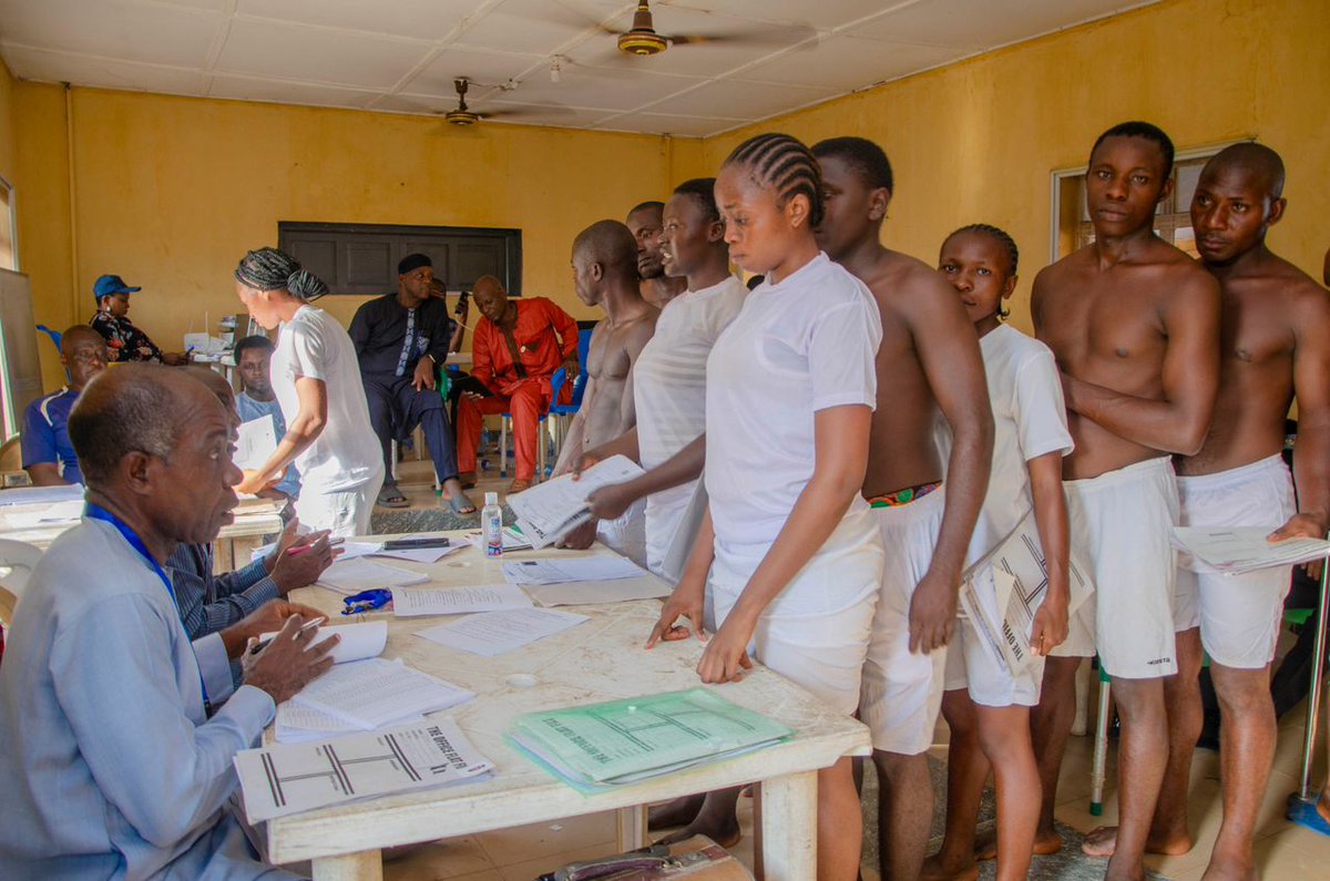 tvcnewsng's tweet image. PHOTOS: Police Screen Over 13000 Constable Applicants In Kogi

Read more tvcnews.tv/police-screen-…

@PoliceNG 
#kogi
#constable
#screening