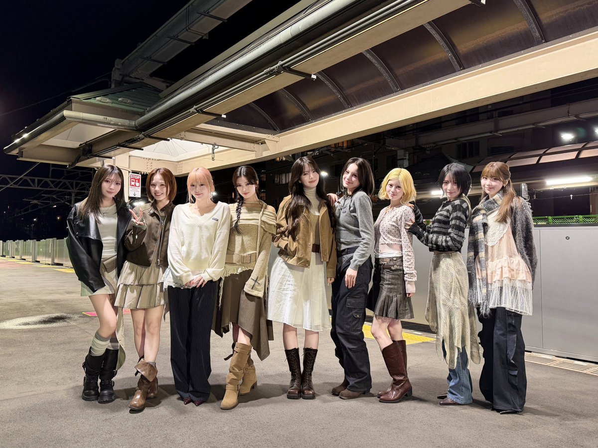 [#NiziU_CAM］
NiziU「Dear･･･」M/V Behind Photo🚉˖ ࣪⊹

▼NiziU(니쥬)「Dear･･･」M/V
youtu.be/59dVIJn0q78

▼ご視聴はコチラ
niziu.lnk.to/GfG0BK

#NiziU #ニジュー #니쥬 #WithU
#GOODGIRL_BUTNOTFORYOU
#NiziU_Dear