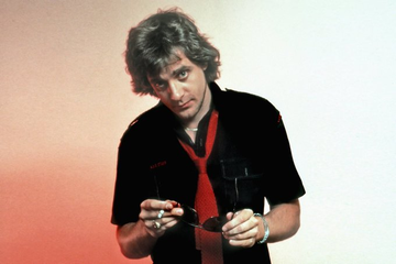 TheExtremeMusi1's tweet image. #InRemembrance of Eddie Money (21 Mar 1949 – 13 Sep 2019)
his top 5 songs are:

5. Think I'm In Love
4. Shakin'
3. Baby Hold On
2. Take Me Home Tonight
1. Two Tickets to Paradise