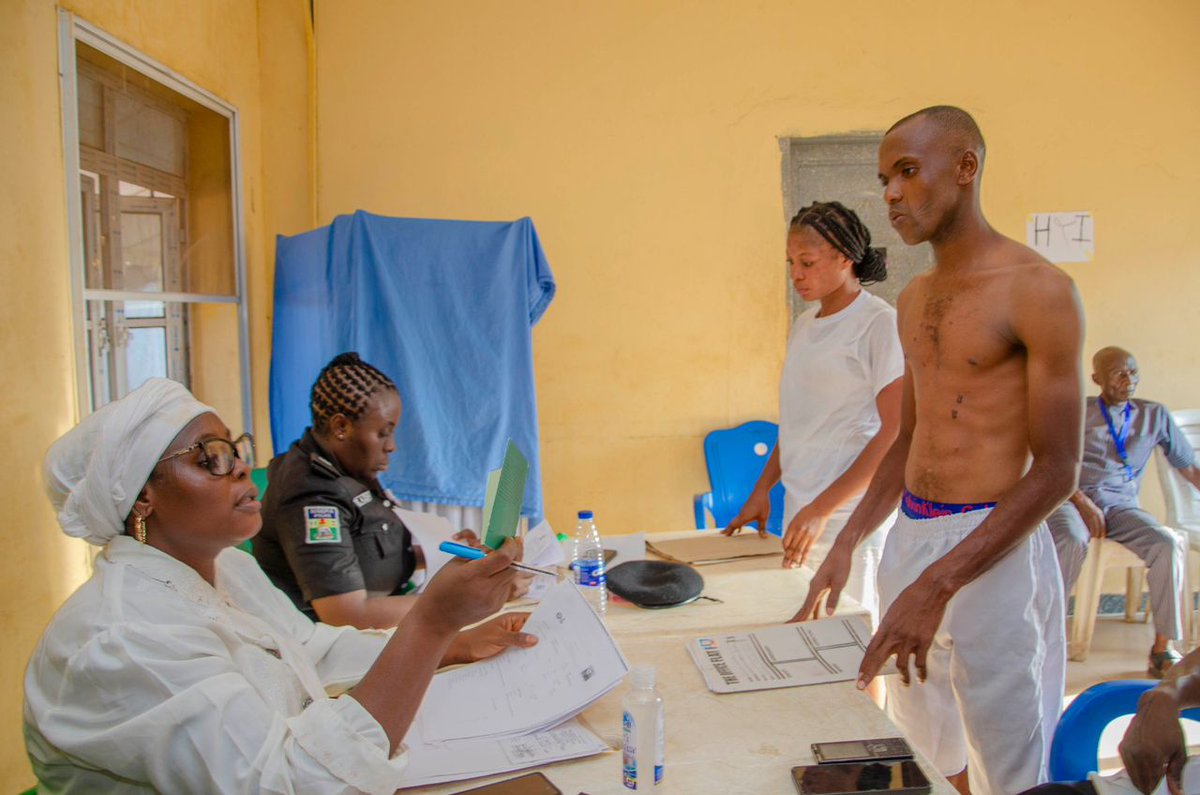 tvcnewsng's tweet image. PHOTOS: Police Screen Over 13000 Constable Applicants In Kogi

Read more tvcnews.tv/police-screen-…

@PoliceNG 
#kogi
#constable
#screening