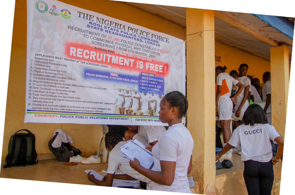 tvcnewsng's tweet image. PHOTOS: Police Screen Over 13000 Constable Applicants In Kogi

Read more tvcnews.tv/police-screen-…

@PoliceNG 
#kogi
#constable
#screening