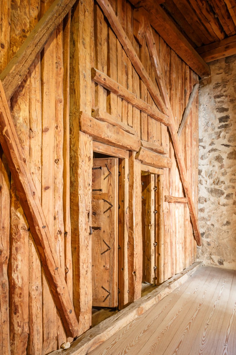Segoviaturismo's tweet photo. La Cárcel de #Pedraza bien merece una visita. Podrás ver una mazmorra, el cepo de pies 🦶, un grillete, mazmorras, los retretes de “caída libre”...
📕Folleto https://t.co/TBz7sSQJB6
🌐 @DipuSG @CyLEsVida @FVPedraza 
💠#UnMundoEnteroPorDescubrir https://t.co/pjXytCrkbX
