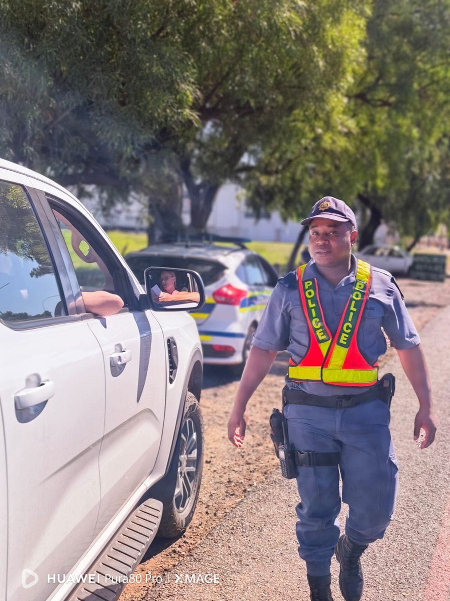 SAPoliceService's tweet photo. #sapsNC #SAPS Northern Cape Provincial Emergency Services (PES) comprising of Kimberley #K9Unit, #MountedUnit and Diving Units, conducted a self initiated crime crackdown as part of the ongoing #OperationShanela II actions in Kimberley on Wednesday, 11/03. #PoliceVisibility ME
https://t.co/6SGhSL0PNZ