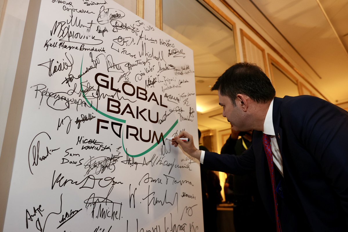 Küresel ısınmanın yarattığı risklerin hızı, mevcut uygulama hızımızın önüne geçiyor.

Dünya artık hedeflerden çok eylem görmek istiyor.

Küresel Bakü Forumu’nda buna dikkat çekerek, bu yıl Antalya’da ev sahipliğini yapacağımız #COP31 yaklaşımımızı anlattık. 

Diyalog, Uzlaşı,