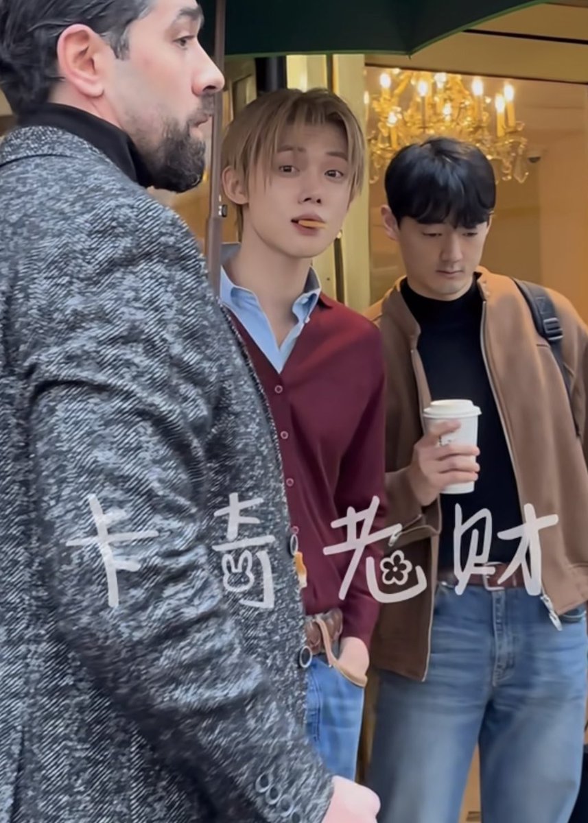 셔츠 가디건 풀착에도 숨길 수 없는 순수체급날티수준 ;;