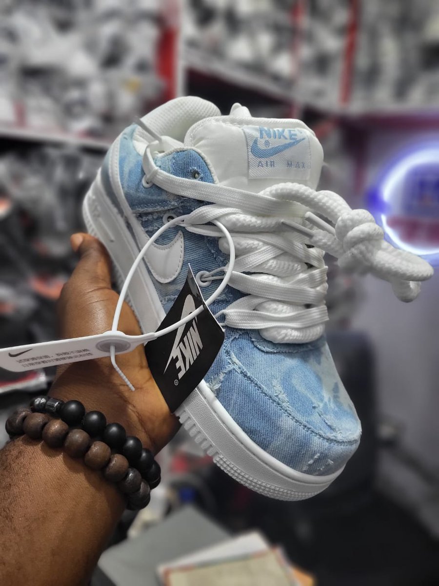 preshluxuries2's tweet image. These Beauties are available in different sizes 

Frame 1 and 2:N29,000 size 38-46
Frame 3 and 4:N33,000 size 41-46

Sango-Ota/VeryDarkMan/King Mitchy/Ooni of Ife/Broda Shaggy/Samuel Perry/Jorgensen/Arsenal/Chelsea/Valverde/Lagos/Madrid/Barca/Friday the 13th/Liverpool