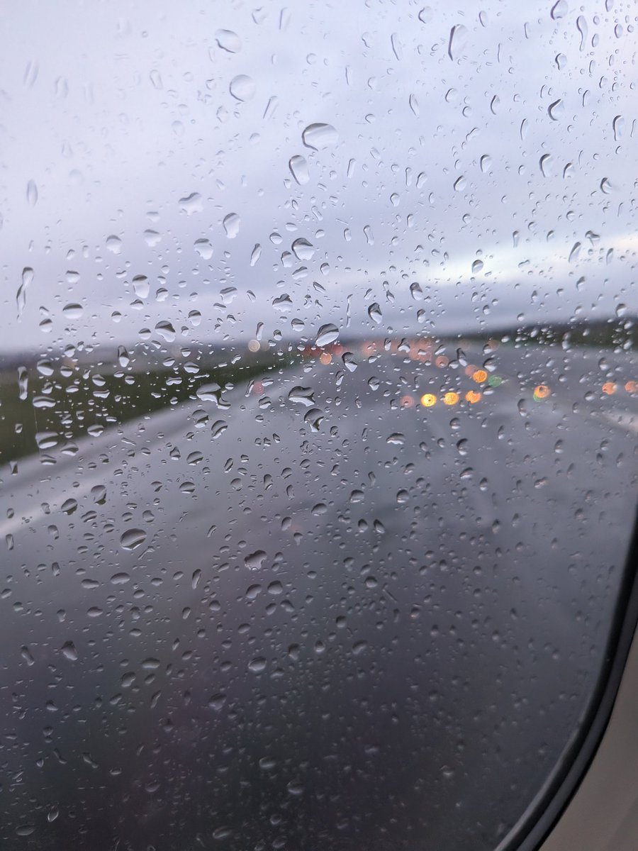 Speedbird Julie ✈️🍾🥂❤️⛸️ tweet media