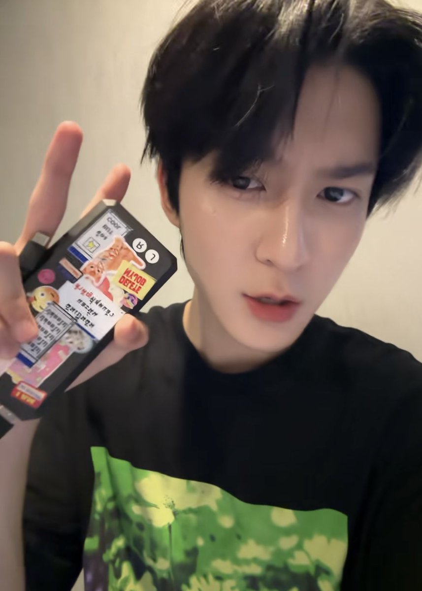 namwhxnn's tweet photo. ซื้อพาวเวอร์แบงค์แล้ว? สติ๊กเกอร์อะไรวะหน่ะะ จ๋อง BUT COOL ใครทำให้อ่ะะะ5555555555

#rryjinnn https://t.co/Otyc0FCcox