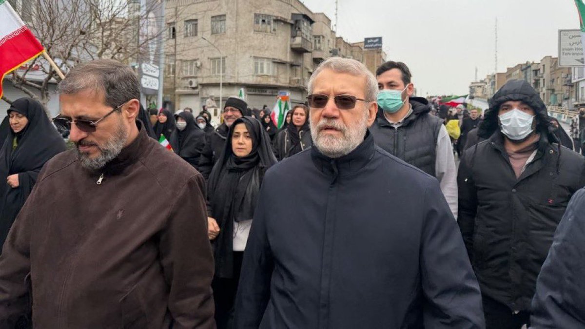 علي لاريجاني يظهر في مسيرة دعا لها مجتبى خامنئي على تويتر
