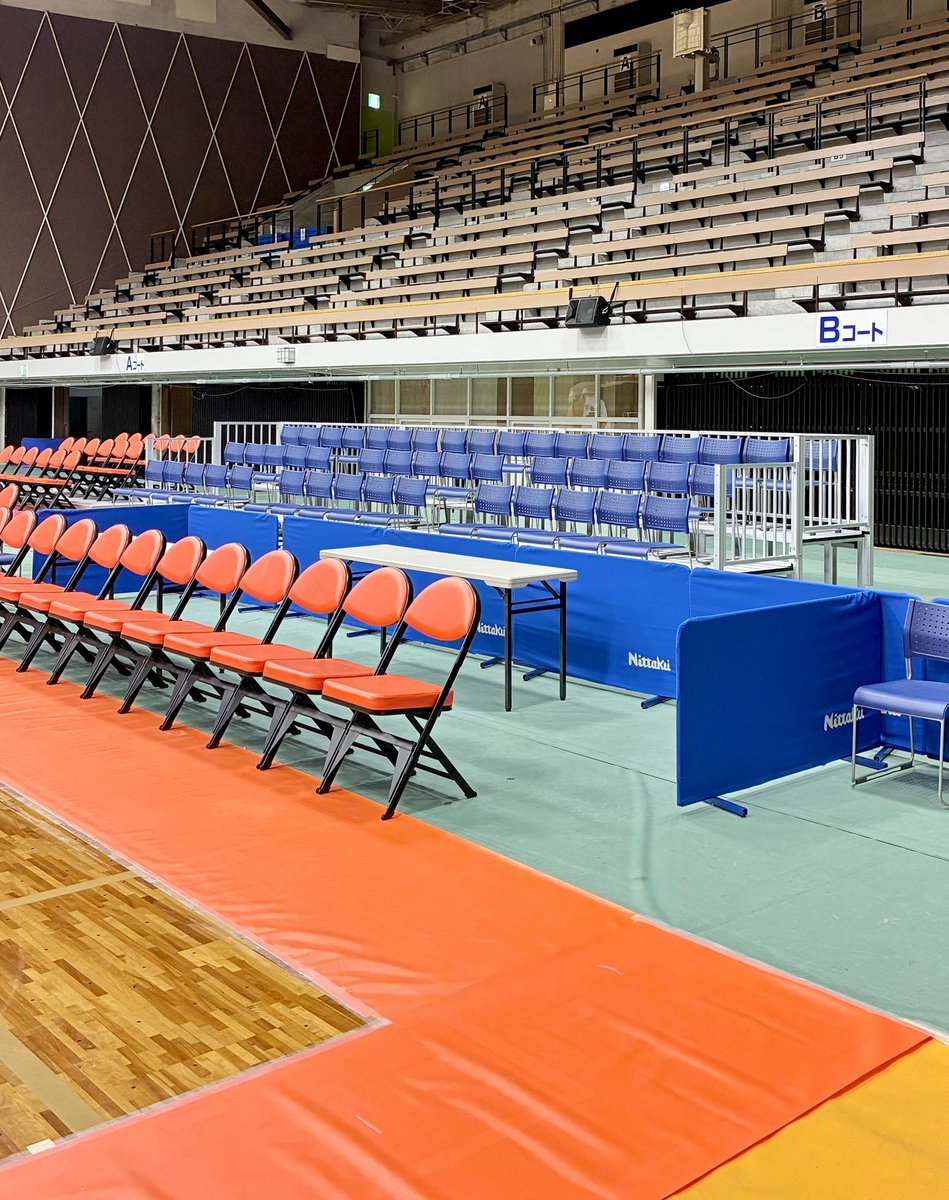 yamaguchipats's tweet photo. 明日明後日はホームゲーム‼️🏀
🆚 #立川ダイス 🎲🔥

今節より俵田翁記念体育館にて一部ではございますが一階自由席ひな壇を作成しております‼️🙌✨

場所はホーム側ベンチ裏(画像3枚目参照📷)
座席数には限りがございますのでご希望の方はお早めにお越しください🙇‍♂️

ご来場お待ちしております‼️👊🏝️ https://t.co/jJb2WQzD33