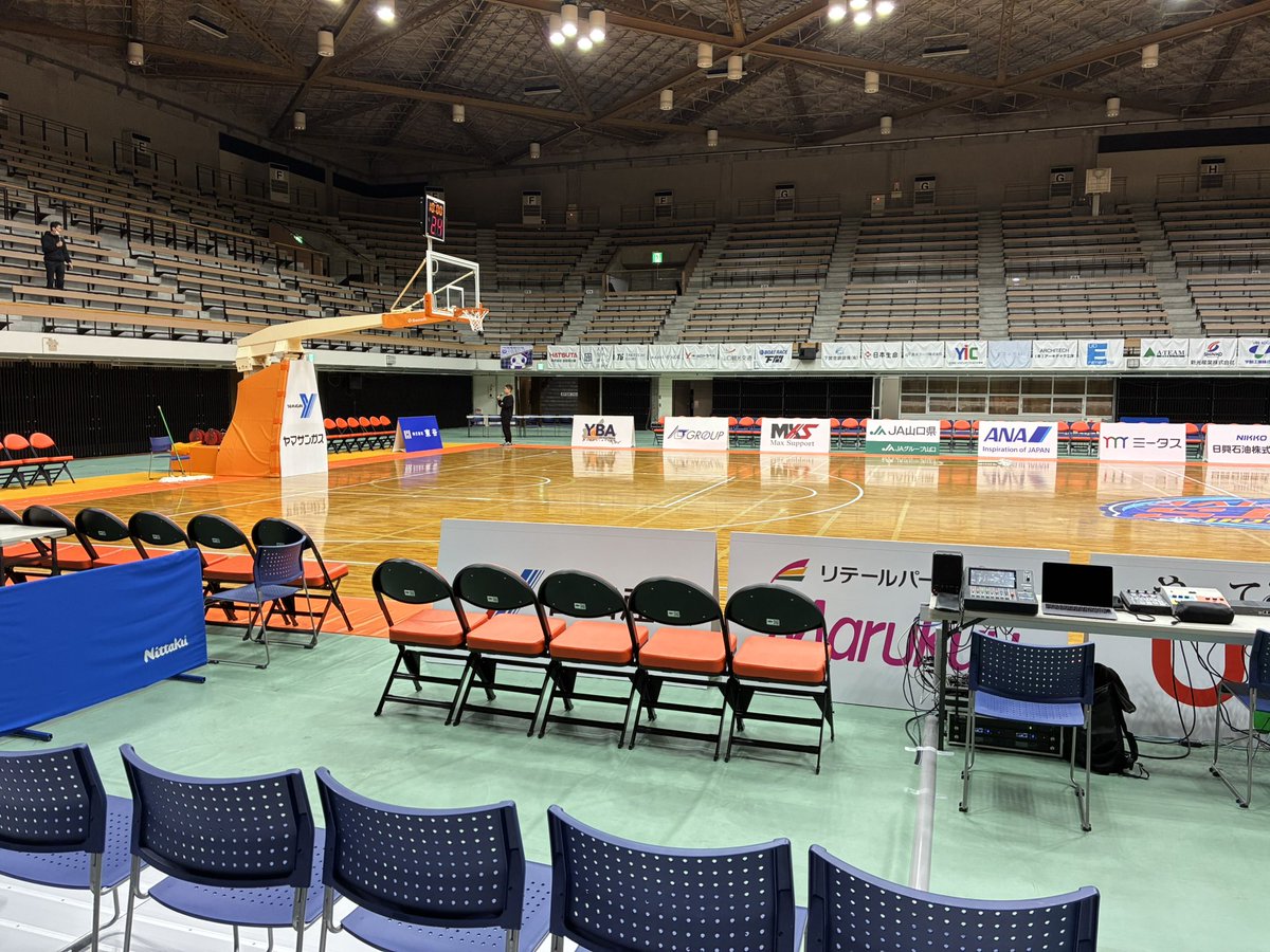 yamaguchipats's tweet photo. 明日明後日はホームゲーム‼️🏀
🆚 #立川ダイス 🎲🔥

今節より俵田翁記念体育館にて一部ではございますが一階自由席ひな壇を作成しております‼️🙌✨

場所はホーム側ベンチ裏(画像3枚目参照📷)
座席数には限りがございますのでご希望の方はお早めにお越しください🙇‍♂️

ご来場お待ちしております‼️👊🏝️ https://t.co/jJb2WQzD33