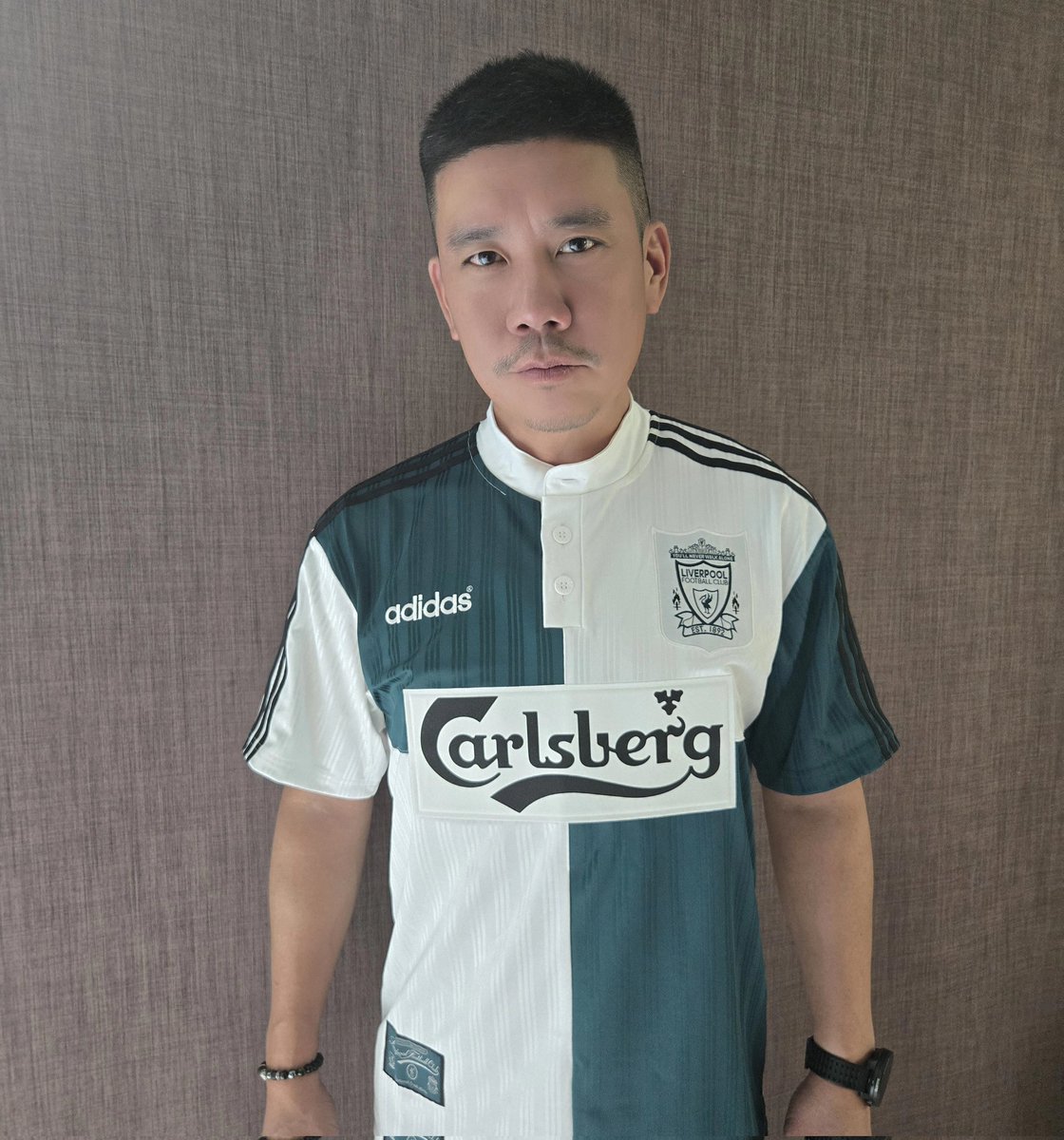 MJBank's tweet photo. Ari Football นำเข้ามาแล้ววววว
ของมันต้องมี สมัยนั้นต้องใส่ใหญ่กว่าตัว
ไม่มีคำว่าฟิตหรือพอดีตัว ต้นกำเนิดเสื้อเทรนด์ Oversized
adidas LFC 95 CULTURE BRINGBACK💚
#AriFootball #FootballForAll
#ฟุตบอลของทุกคน
#LFC #Adidas #Liverpool
#YNWA #OnceARedAlwaysARed
#LiverpoolWay
#YoullNeverWalkAlone