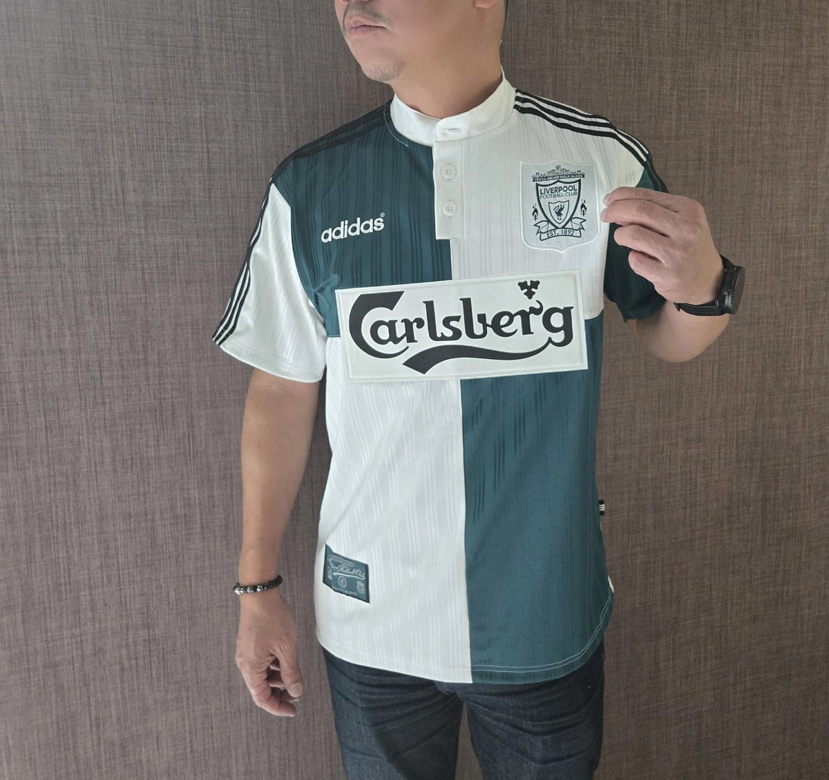 MJBank's tweet photo. Ari Football นำเข้ามาแล้ววววว
ของมันต้องมี สมัยนั้นต้องใส่ใหญ่กว่าตัว
ไม่มีคำว่าฟิตหรือพอดีตัว ต้นกำเนิดเสื้อเทรนด์ Oversized
adidas LFC 95 CULTURE BRINGBACK💚
#AriFootball #FootballForAll
#ฟุตบอลของทุกคน
#LFC #Adidas #Liverpool
#YNWA #OnceARedAlwaysARed
#LiverpoolWay
#YoullNeverWalkAlone