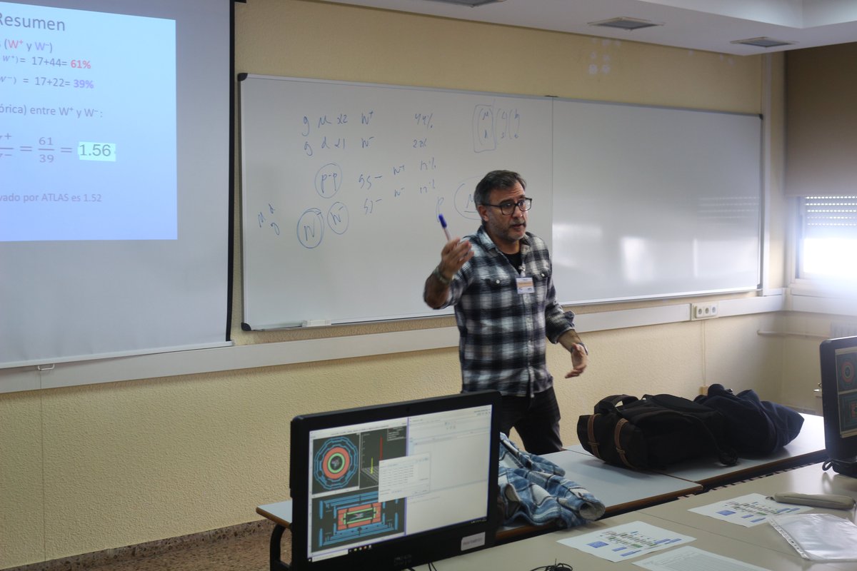 IFICorpuscular's tweet image. 📸 | Un resumen de nuestra #masterclass internacional de ayer sobre el @ATLASexperiment.

Fue una jornada muy interesante conformada por distintas charlas, ejercicios prácticos y puesta en común de resultados. 

Gracias a Enric Valor, decano de la @FacFisicaUV, por su presencia.