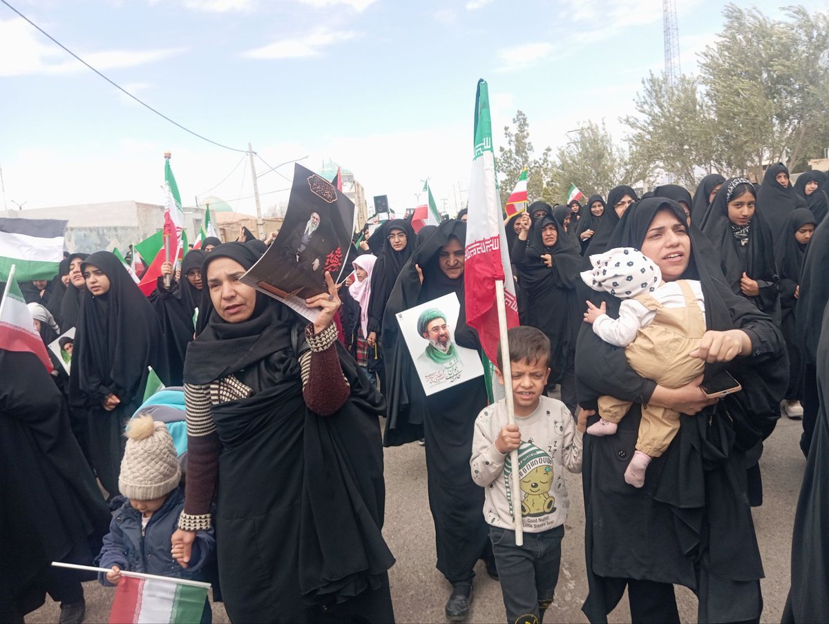 رهبرانقلاب: هر یک نفری که روز قدس توی خیابان می‌آید، به سهم خود , به امنیت کشور و امنیت ملت و حفظ دستاوردهای انقلابش کمک میکند
#ایران_بیت_المقدس 
#ملت_قدس