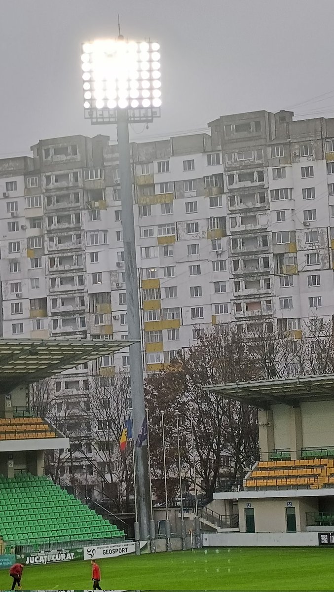 PuckJansen1954's tweet photo. #floodlightfriday #FCZimbru #Chisinau 🇲🇩 https://t.co/IcEjg7fRm7