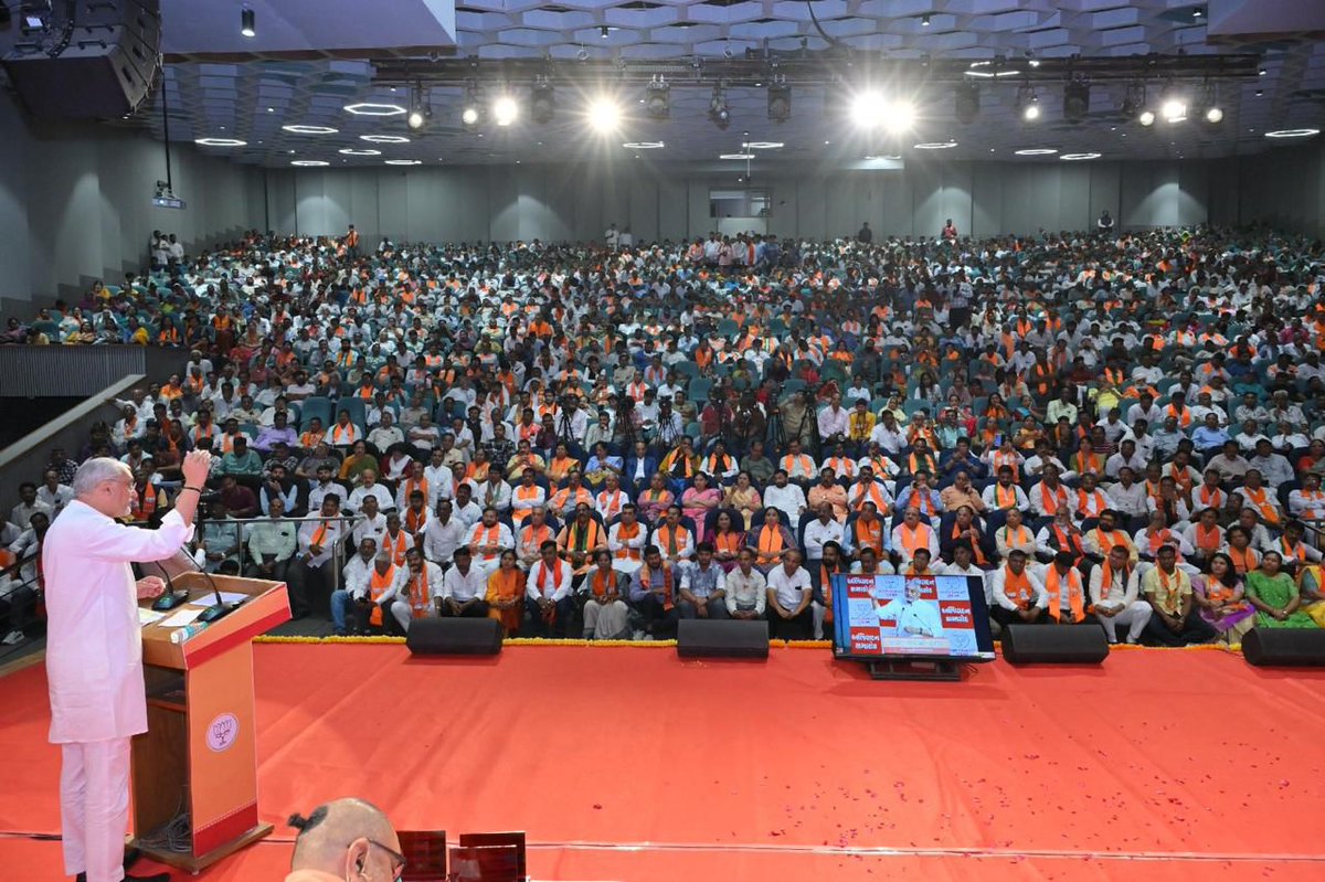 iJagdishBJP's tweet photo. આજે ગાંધીનગર ખાતે પ્રદેશ અનુસૂચિત જાતિ મોરચા દ્વારા આયોજિત અભિવાદન સમારોહમાં ઉપસ્થિત રહી સમાજના આગેવાનો અને કાર્યકર્તાઓ સાથે સંવાદ કર્યો.  

રાજ્યના અનુસૂચિત જાતિના તેજસ્વી યુવાનોના ઉજ્જવળ ભવિષ્ય માટે પોસ્ટ-મેટ્રિક શિષ્યવૃત્તિ યોજના હેઠળ આવક મર્યાદામાં માતબર વધારો કરવા બદલ માનનીય મુખ્યમંત્રી શ્રી @Bhupendrapbjp સાહેબનું ભાવભર્યું અભિવાદન કરવામાં આવ્યું.

માનનીય પ્રધાનમંત્રી શ્રી @narendramodi સાહેબના 'વંચિતોને વરિયતા'ના મંત્રને સાકાર કરતા આ નિર્ણયથી હવે વધુમાં વધુ વિદ્યાર્થીઓ ઉચ્ચ શિક્ષણના સપના સાકાર કરી શકશે. છેવાડાના માનવીના સશક્તિકરણ માટે અમારી સરકાર મક્કમ અને પ્રતિબદ્ધ છે.