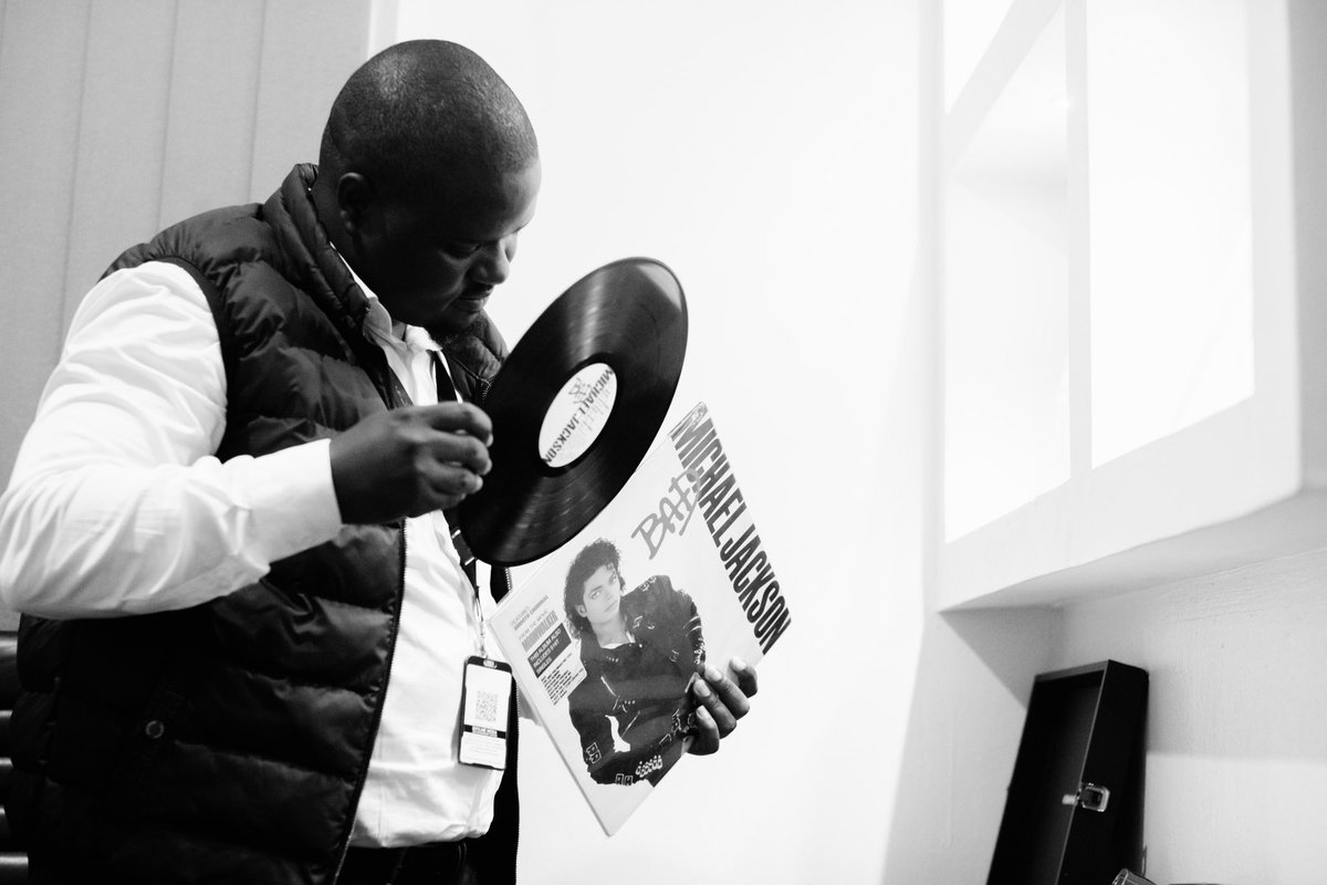 MrByaruhanga's tweet image. Fridays are for vinyl records at the office! 

Frame 2 when you’re trying to assure someone it slaps different! 

#vinyl 
#collector