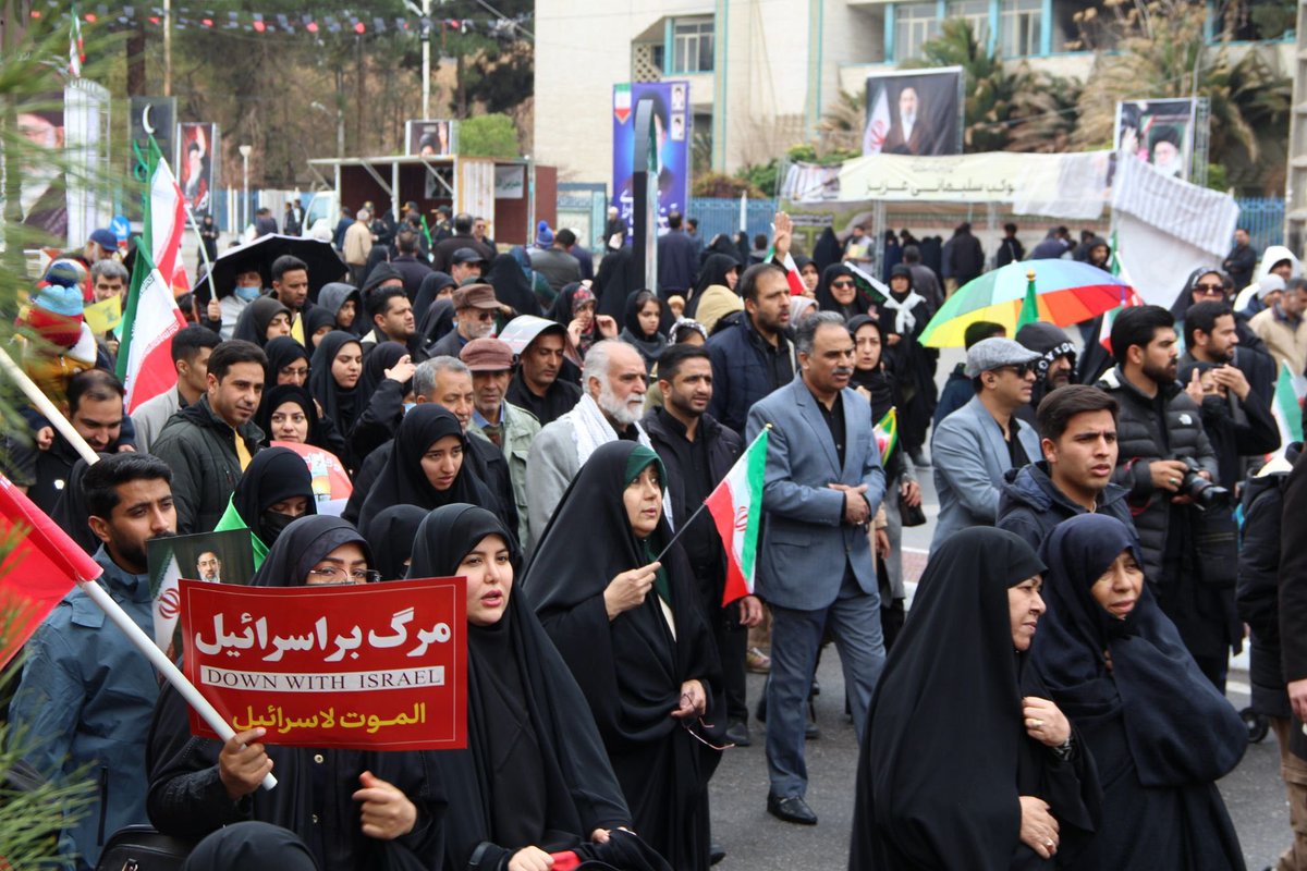 اینجا کرمان گام هایشان را برای تحقق آرمان های امامین انقلاب استوارتر  برمیدارند

#ملت_قدس
#ایران_بیت_المقدس