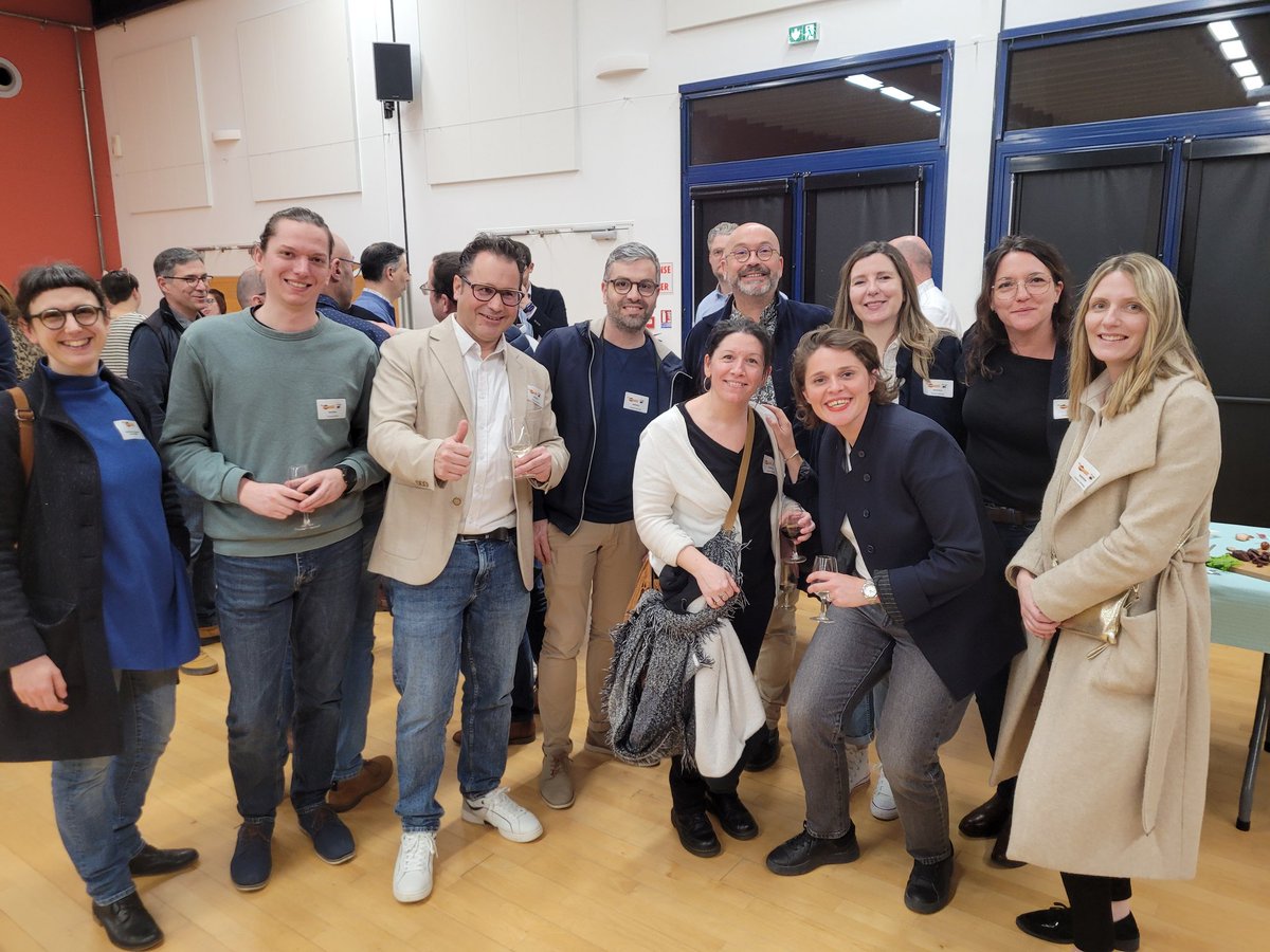 DUOTECH_INFO's tweet photo. L'équipe @DUOTECH_INFO avec l'humoriste Lucie CARBONE. https://t.co/fFKM7sO1MQ