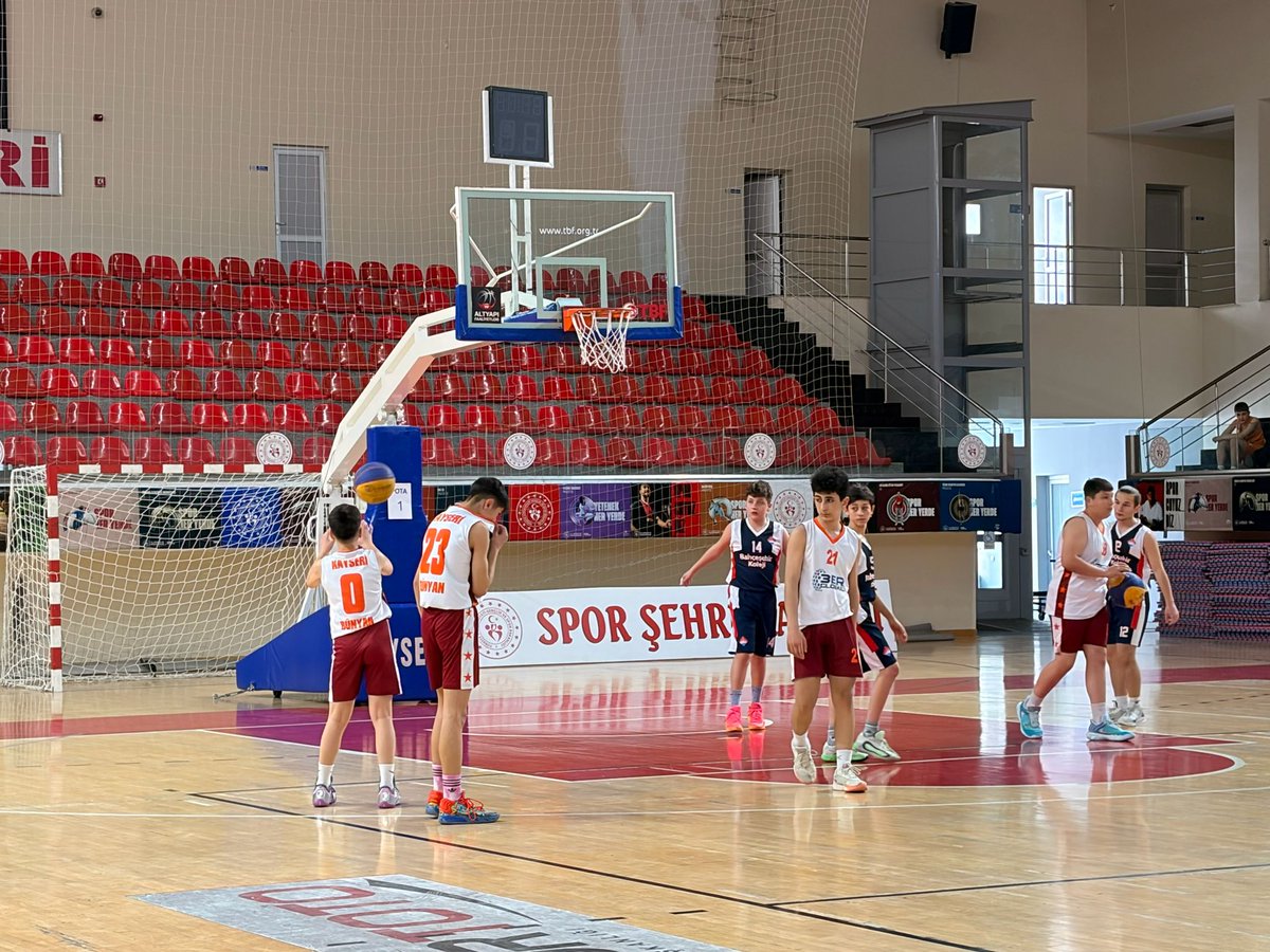 Okul Sporları 3X3 Basketbol Yıldız İl Birinciliği müsabakaları, kıyasıya mücadelelerle devam ediyor.

Müsabakalara sonrası Gruplarda mücadele edecek tüm takımlarımıza başarılar dileriz.