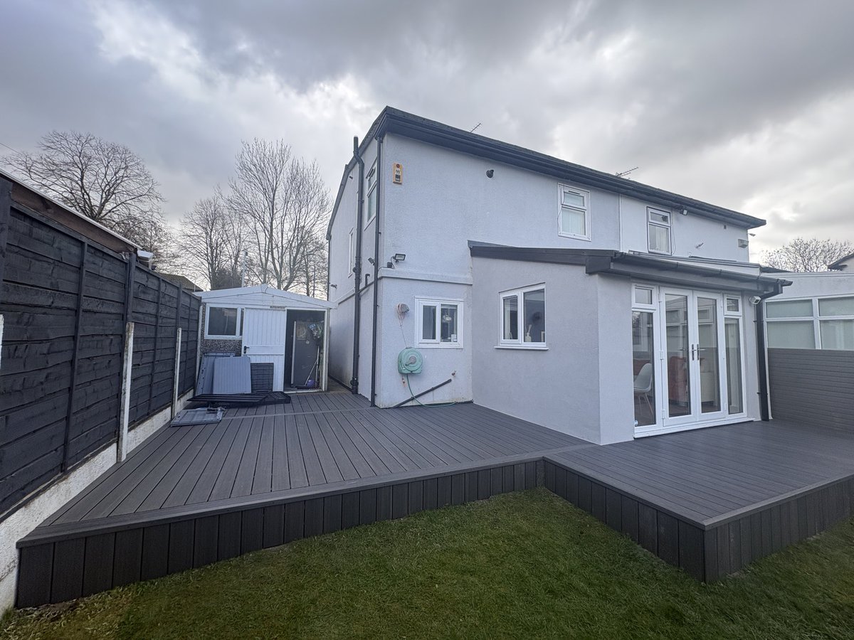 AdsDecking's tweet photo. Latest project now completed in just 3 days ☺️
Slate coloured #compositedecking looks amazing here in Greater Manchester Ashton under Lyne.
It's a slow start for me but I'm raring to go 💪 https://t.co/9SbBMT6eSa