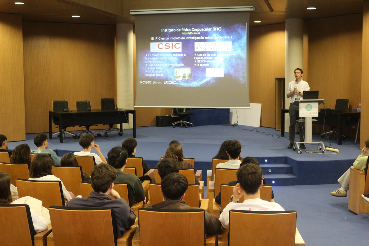 IFICorpuscular's tweet image. 📸 | Un resumen de nuestra #masterclass internacional de ayer sobre el @ATLASexperiment.

Fue una jornada muy interesante conformada por distintas charlas, ejercicios prácticos y puesta en común de resultados. 

Gracias a Enric Valor, decano de la @FacFisicaUV, por su presencia.