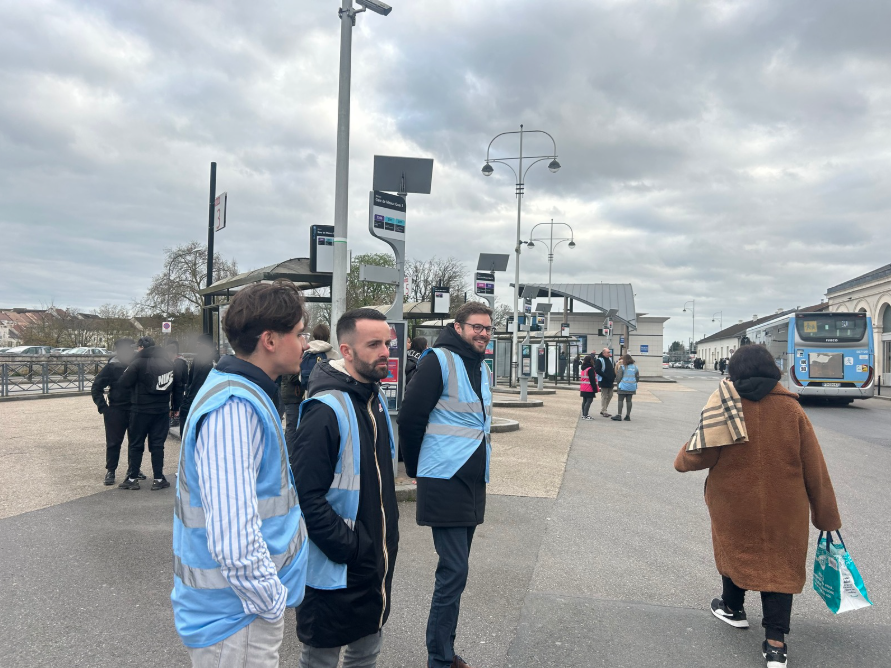 MeauxOurcq_IDFM's tweet image. #validation #garedeMeaux #bus #transports
La validation doit devenir un réflexe à chaque montée à bord ‼️
👥🚉 Nos agents étaient présents en gare de Meaux le 12 mars 2026 pour rappeler son importance et accompagner chacun d’entre vous dans ce geste essentiel. 🙌