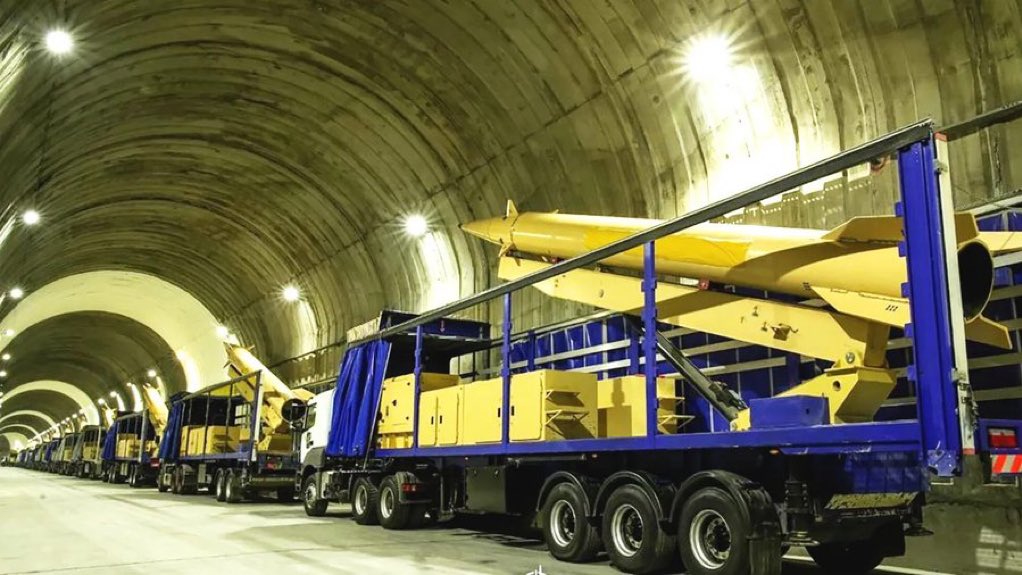 KaluleLive's tweet photo. Kalule reports …..america continues to drop bunkers busters on iran underground missile cities but iran is proving by throwing more bombs on Israel https://t.co/WuXOYFX7AY